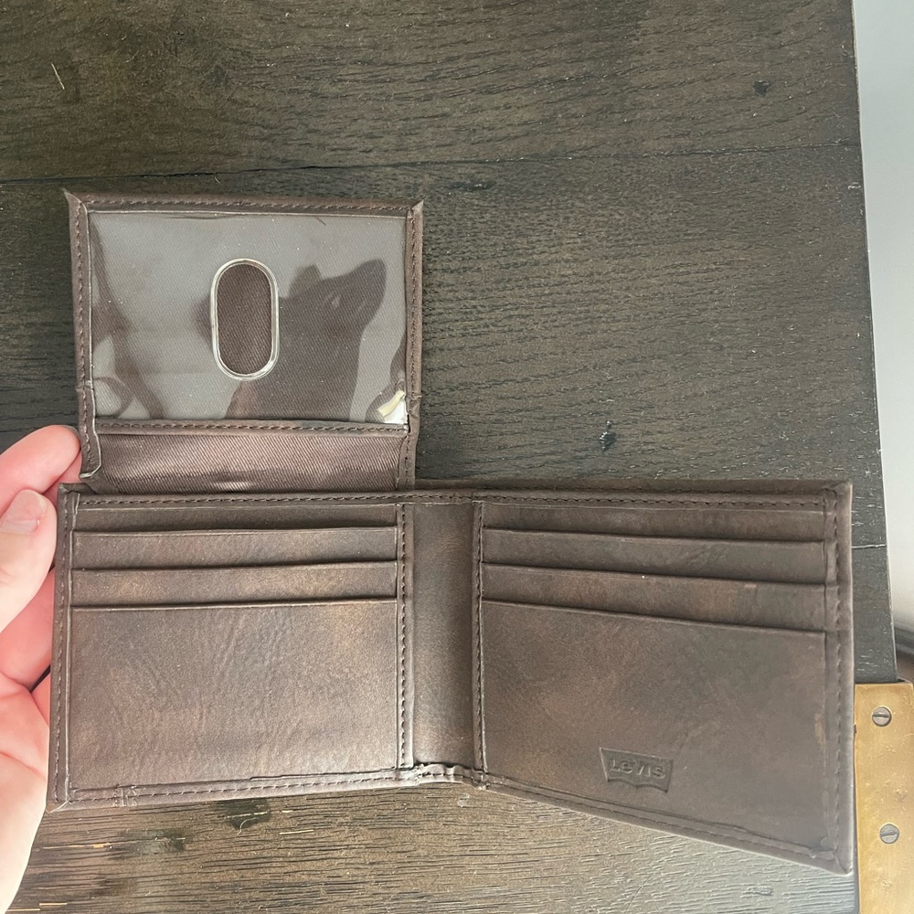 Levi’s Leather Wallet - Picture 3 of 3